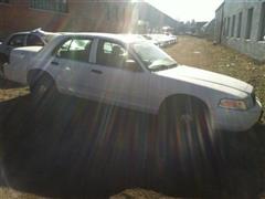 2007 Ford Crown Victoria 4 Door Car