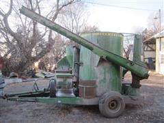1982 John Deere 700 Grinder Mixer