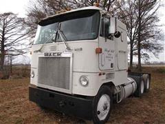 1984 Mack Cruise Liner Truck