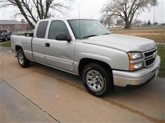 2006 Chevrolet Silverado C1500 LT Extended Cab 2 Wheel Drive Pickup