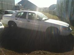 2008 Ford Crown Victoria 4 Door Car